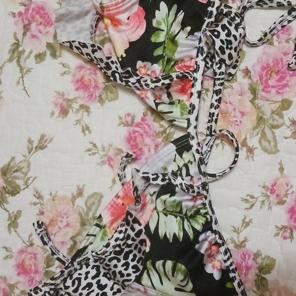 Bikini - Picture 2 of 3